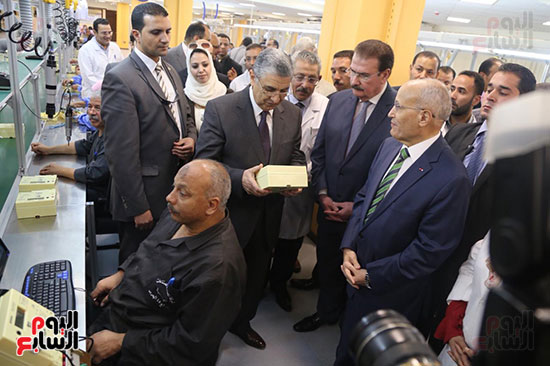 افتتاح وزير الكهرباء والانتاج الحربى مصنع عدادات الكهرباء (38)