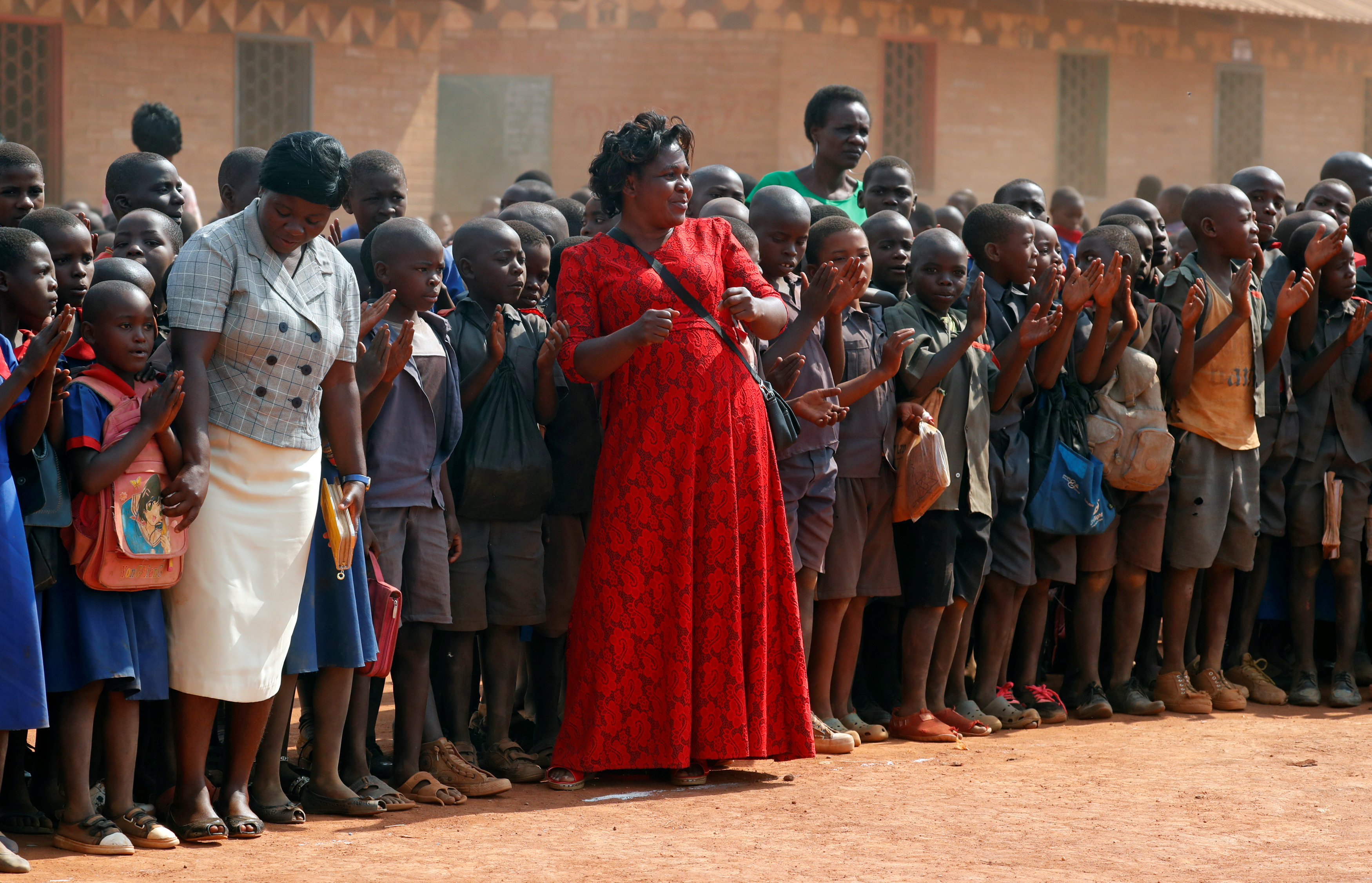 السيدة الأميركية الأولى ميلانيا ترامب تصل إلى مدرسة في ليلونجوي