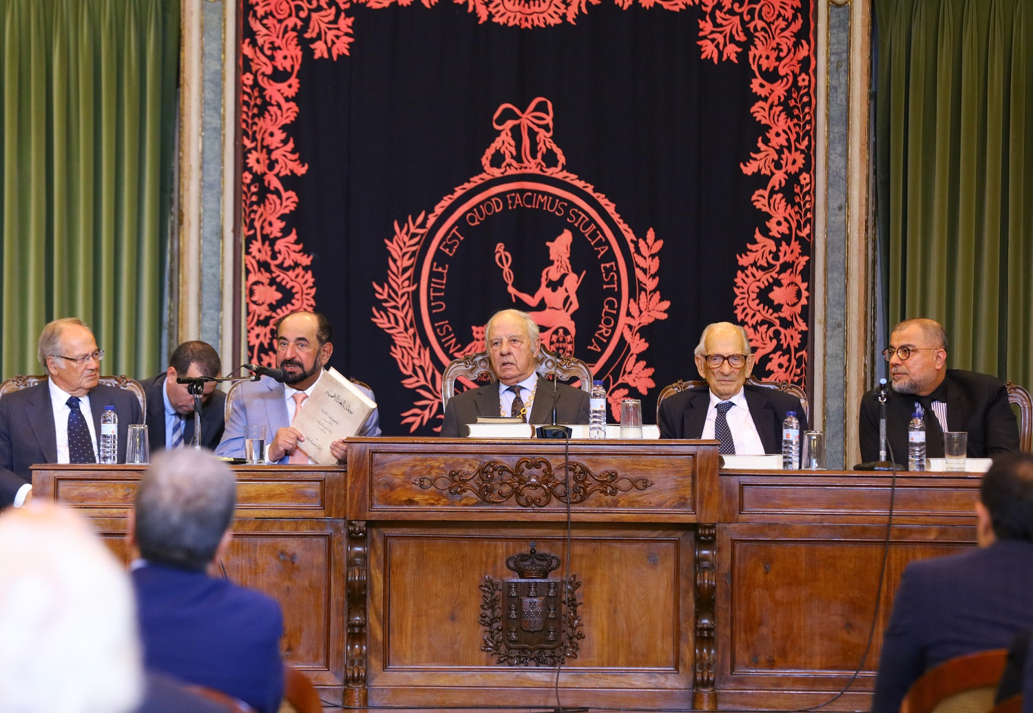 حاكم الشارقة خلال جلسة مناقشة كتاب رحلة بالغة الأهمية في أكاديمية العلوم في لشبونة (7)