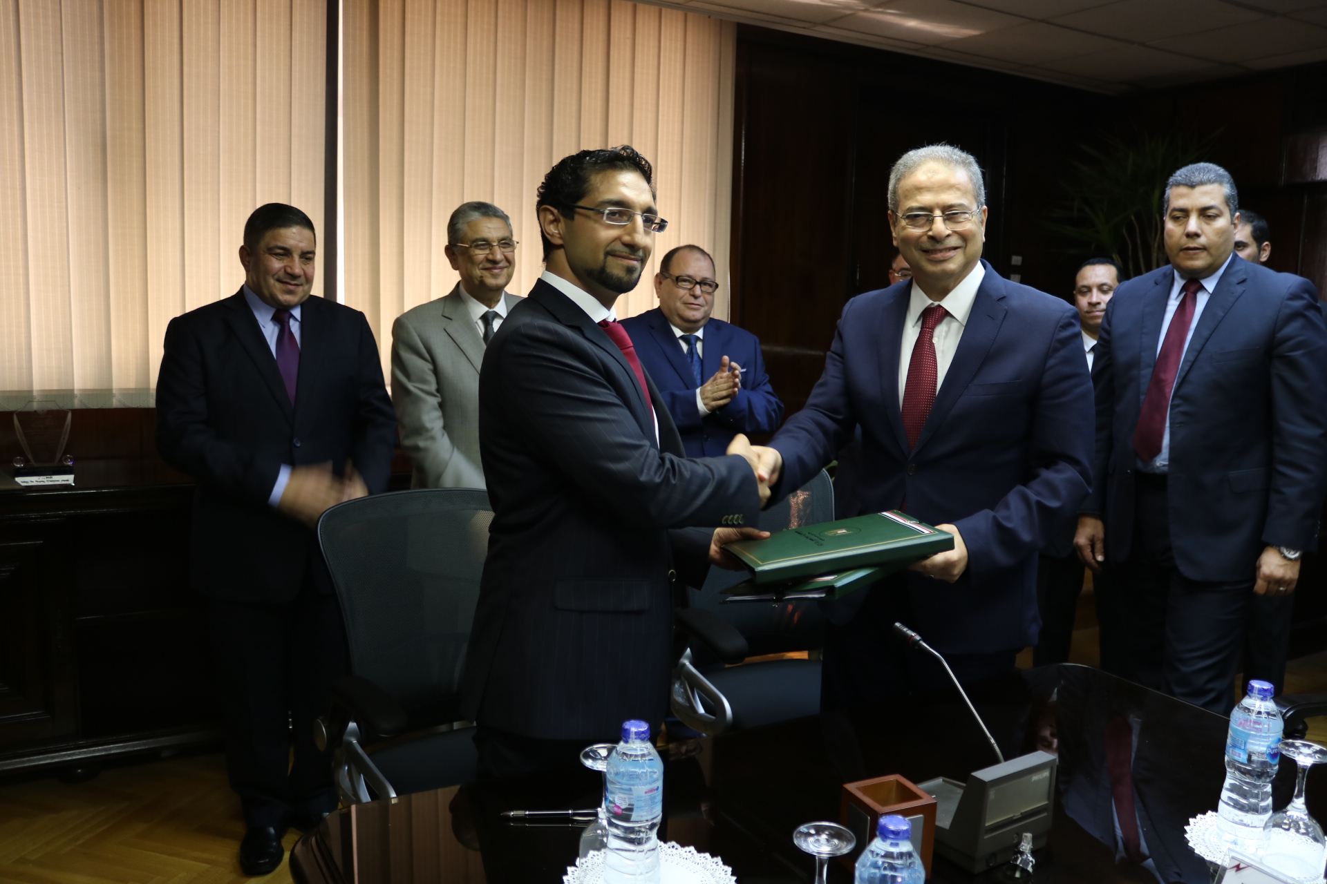 توقيع عقود بين الشركة القابضة لكهرباء مصر والمكاتب الاستشارية العالمية المتخصصة (4)