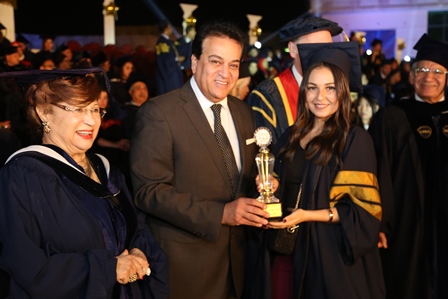 وزير التعليم العالى يشهد حفل تخرج دفعة من جامعة أكتوبر للعلوم الحديثة والآداب (2)