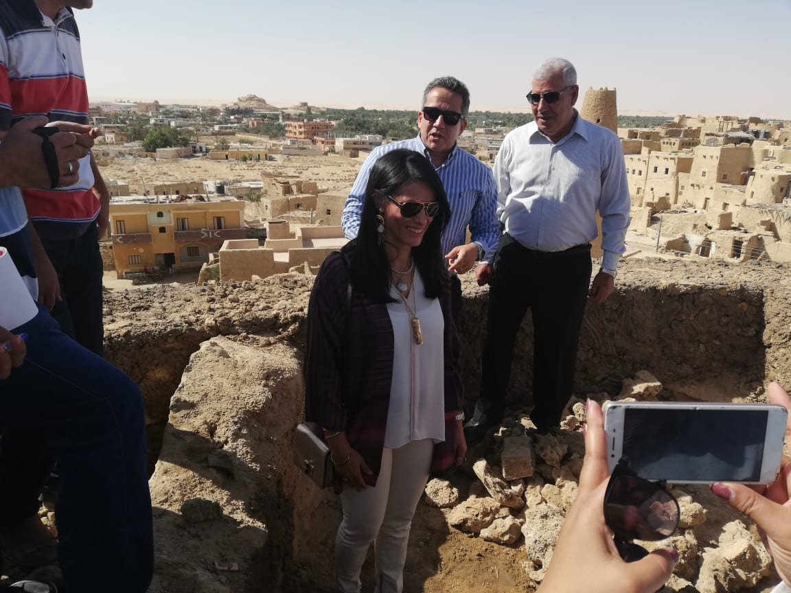 وزيرا الآثار والسياحة ومحافظ مطروح يفتتحون مسجد أثري بعد ترميمه بسيوة  (2)