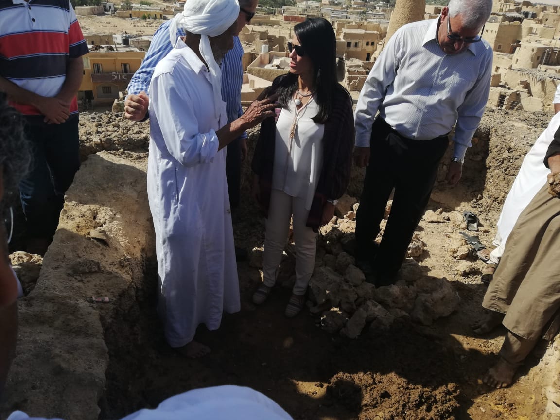 وزيرا الآثار والسياحة ومحافظ مطروح يفتتحون مسجد أثري بعد ترميمه بسيوة  (7)