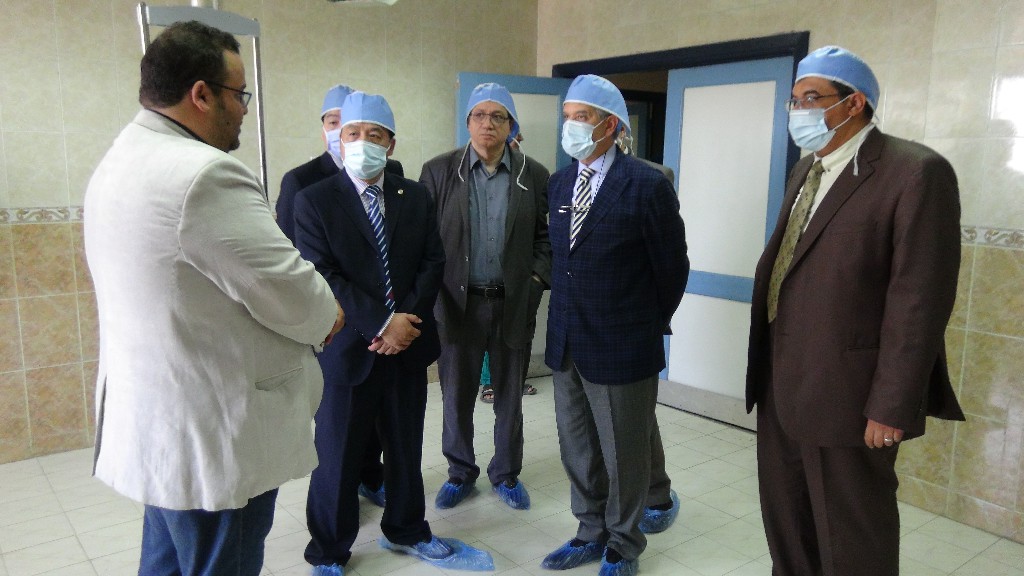 نائب رئيس جامعة المنيا يفتتح وحدة العناية لقسم جراحة الفم (6)