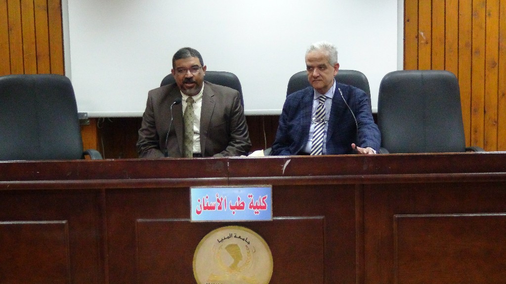 نائب رئيس جامعة المنيا يفتتح وحدة العناية لقسم جراحة الفم (7)