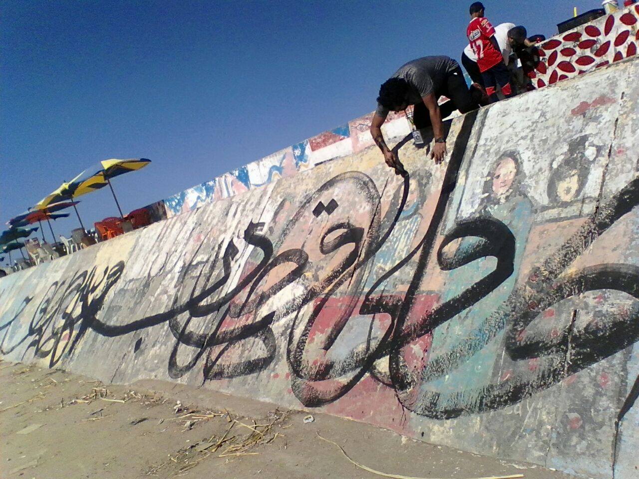 13- رسومات على جدران كوبري البرلس