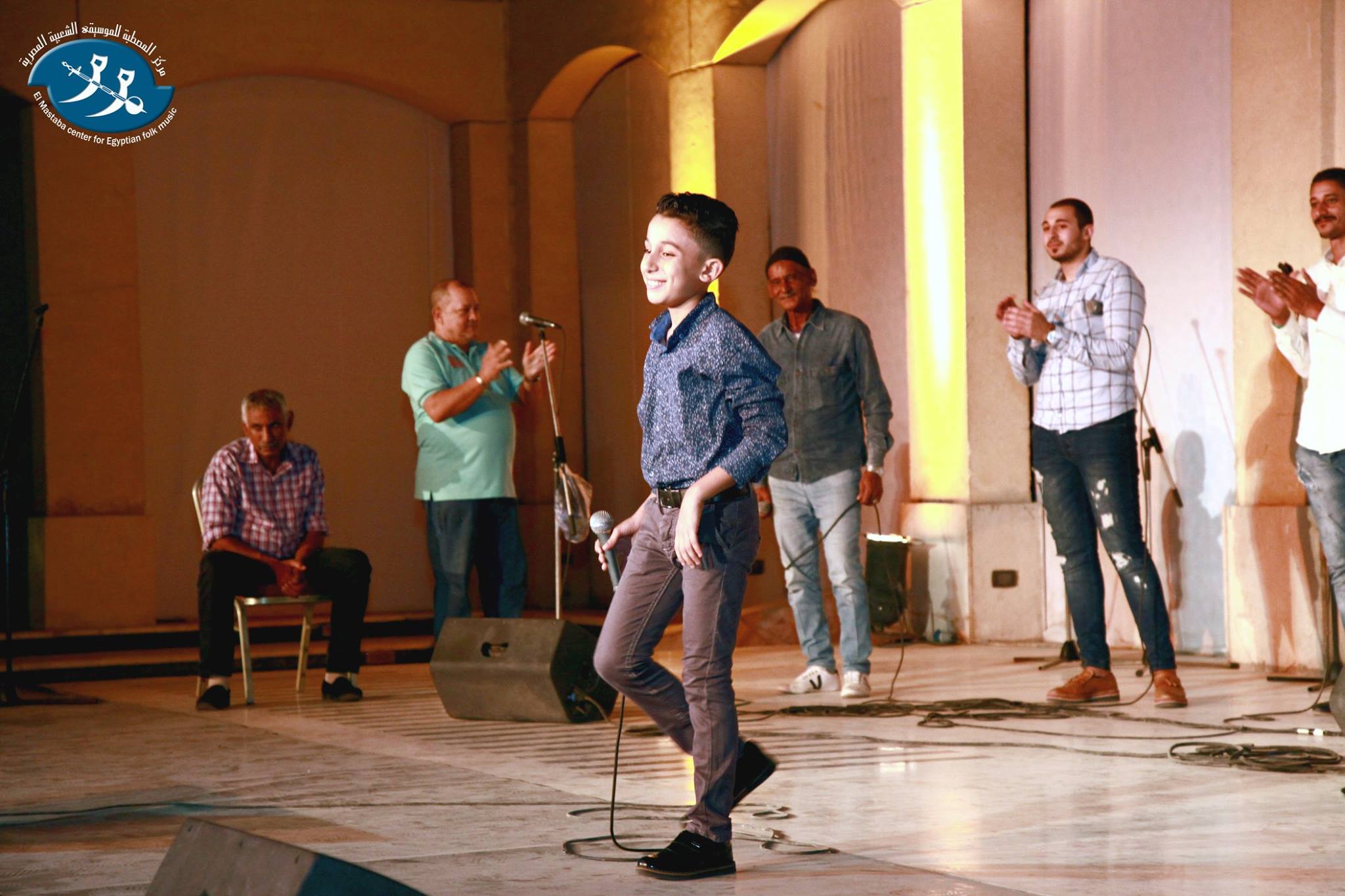 أحمد فتحي يغني وسط تفاعل الجمهور