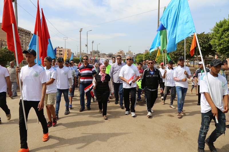 محافظ المنوفية يتقدم مسيرة شبابية  (2)