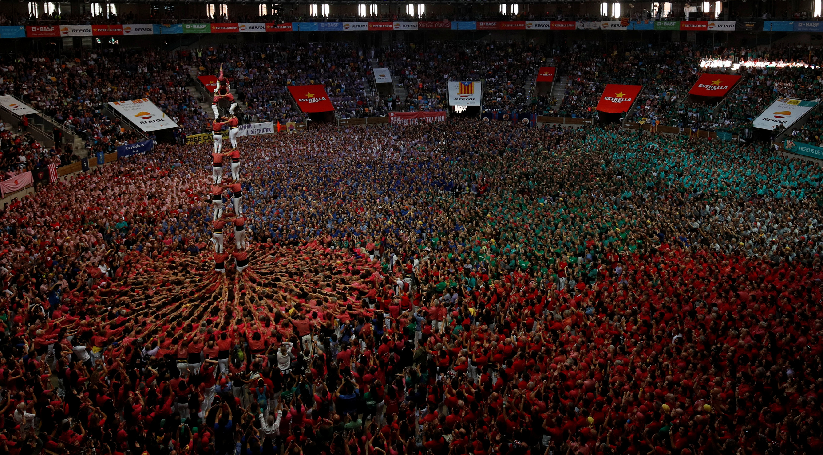 أعداد كبيرة يشاركون فى المسابقة