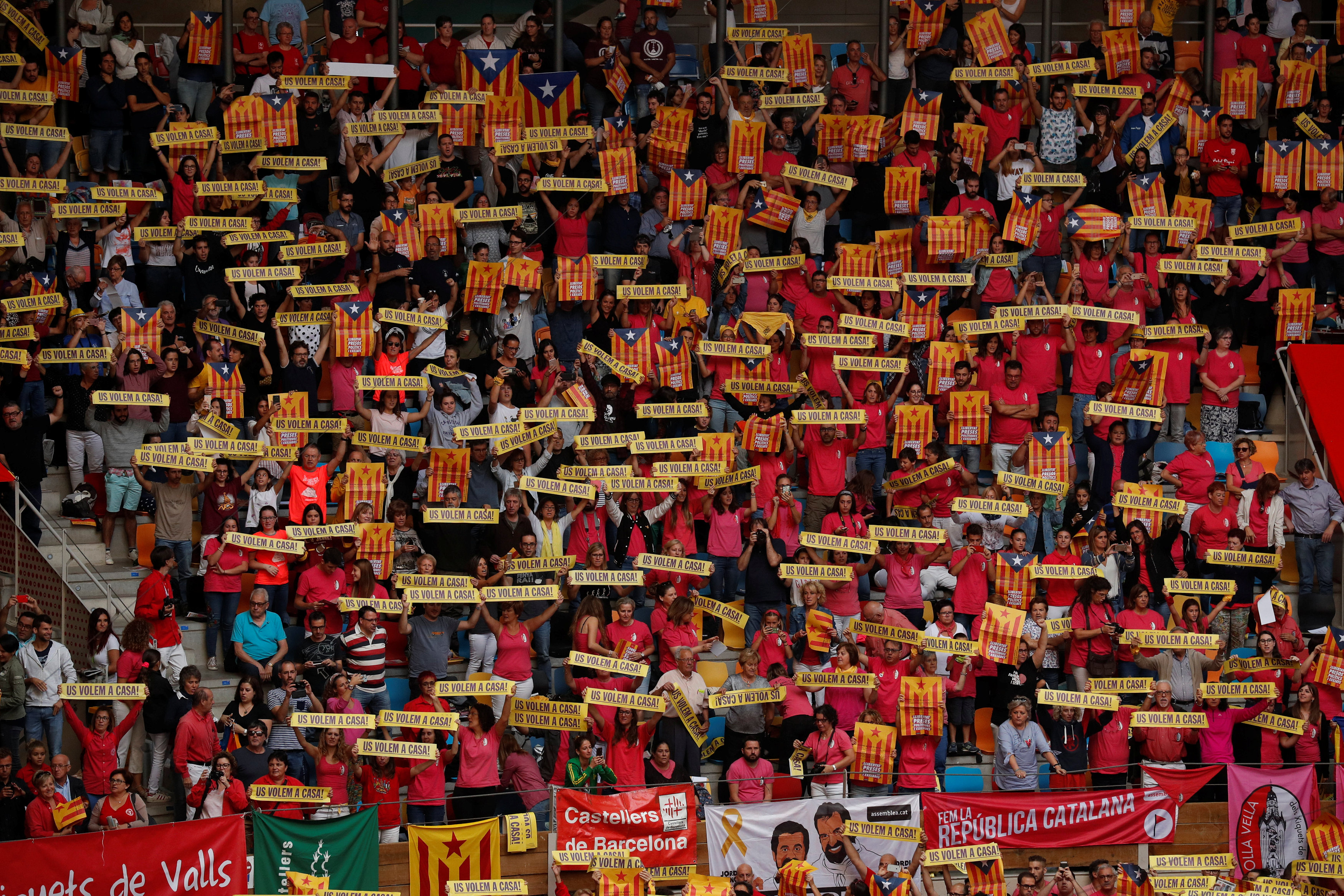 أعداد كبيرة من المواطنين يتابعون الاحتفالية السنوية