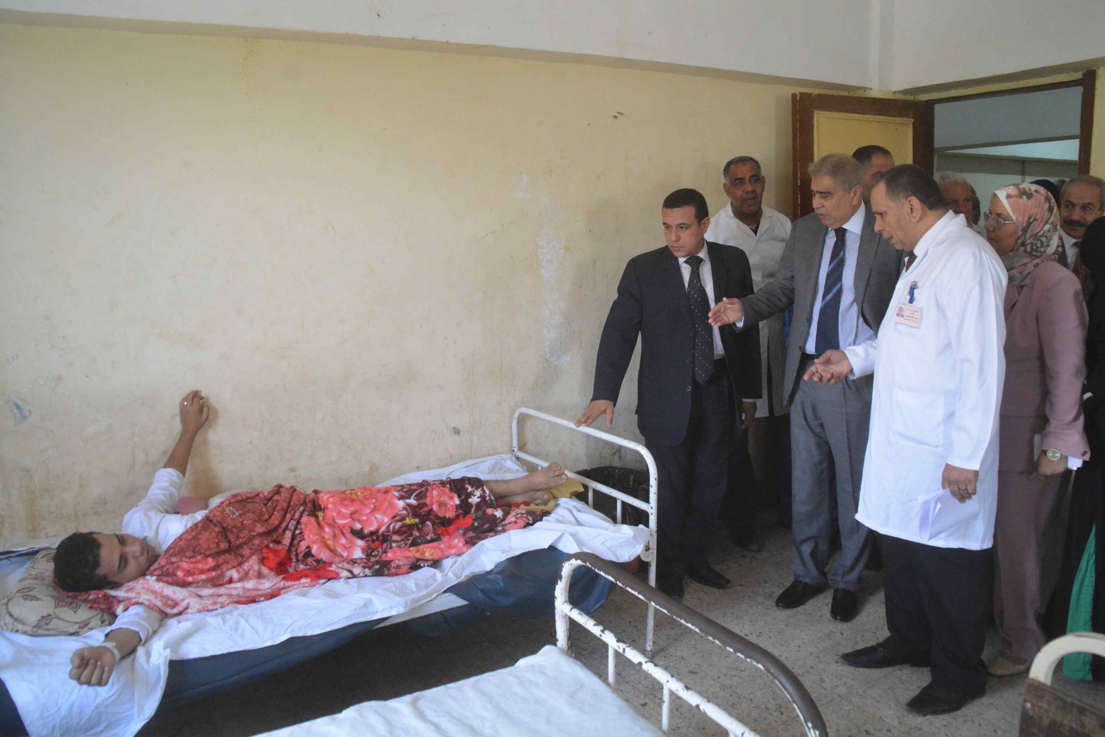 محافظ المنيا يتفقد مستشفى ملوى  (8)
