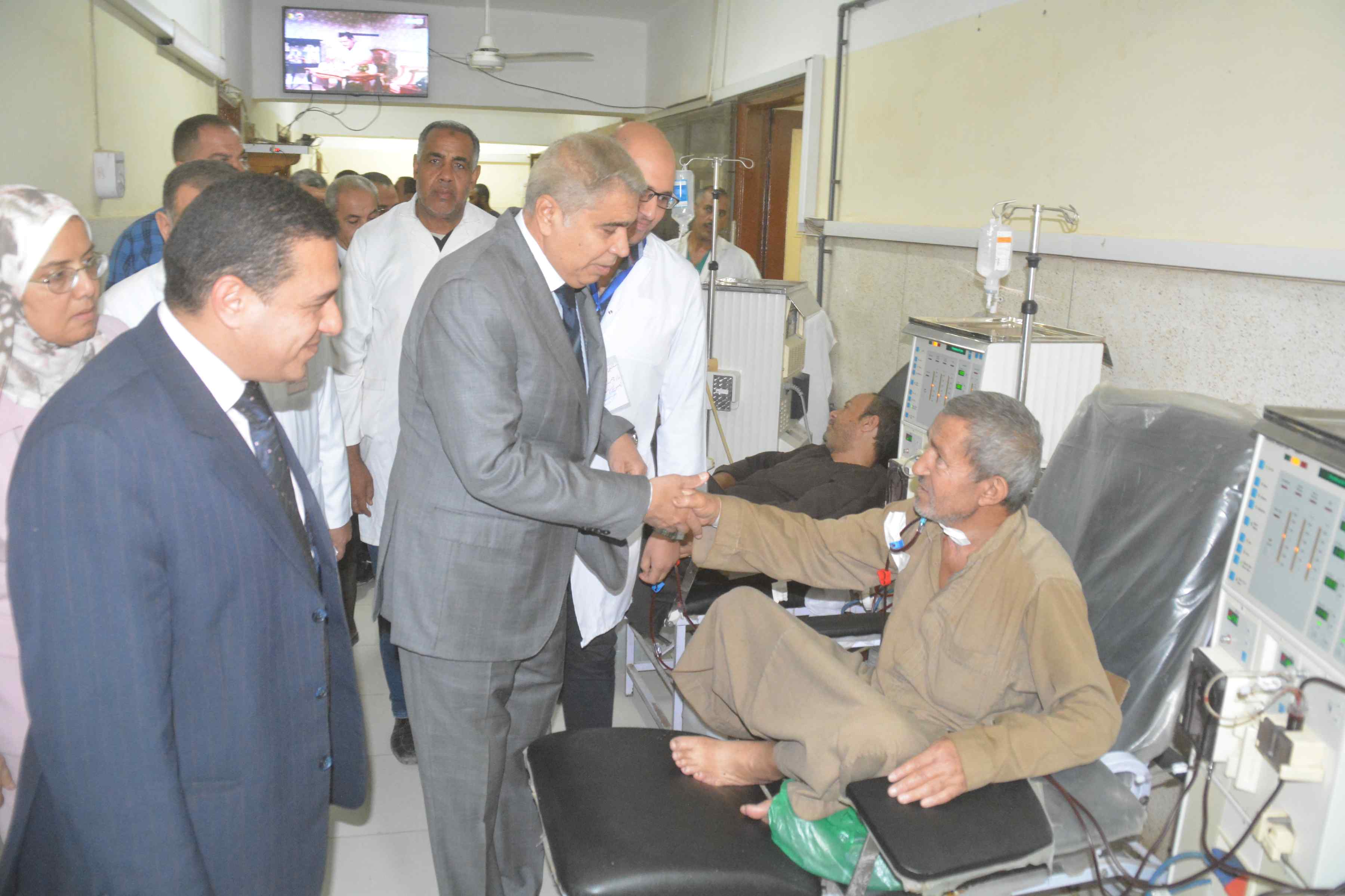 محافظ المنيا يتفقد مستشفى ملوى  (6)