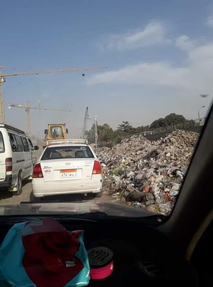 القمامة تحاصر منطقة جسر السويس  (4)