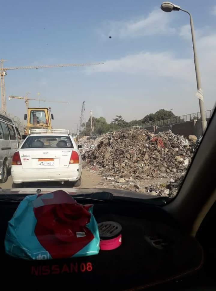 القمامة تحاصر منطقة جسر السويس  (6)