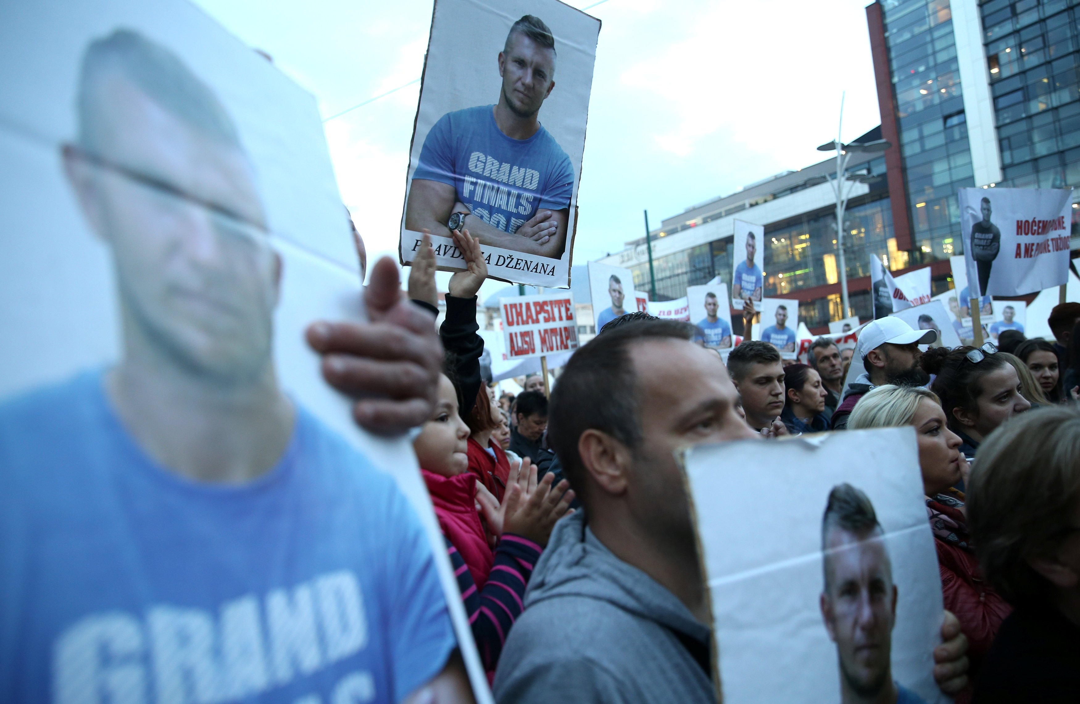 مظاهرات تتهم السلطات البوسنية بقتل شابين