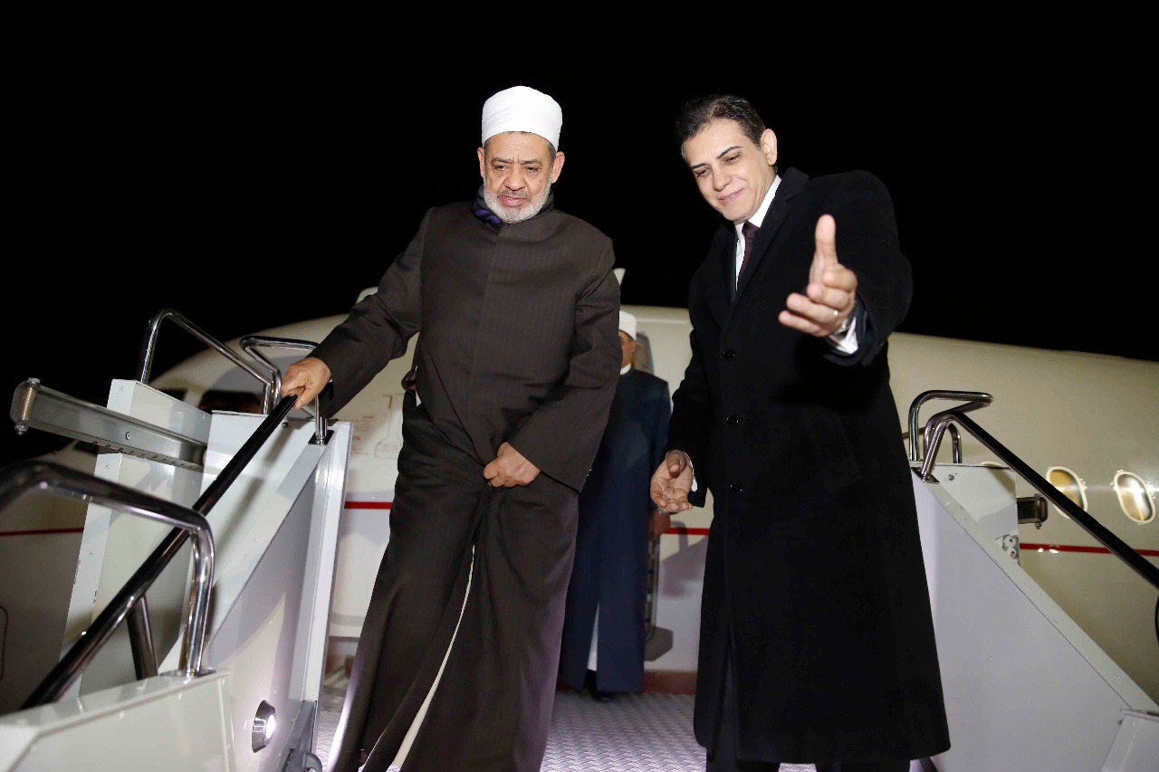 الإمام الأكبر يصل كازاخستان في مستهل جولته الخارجية