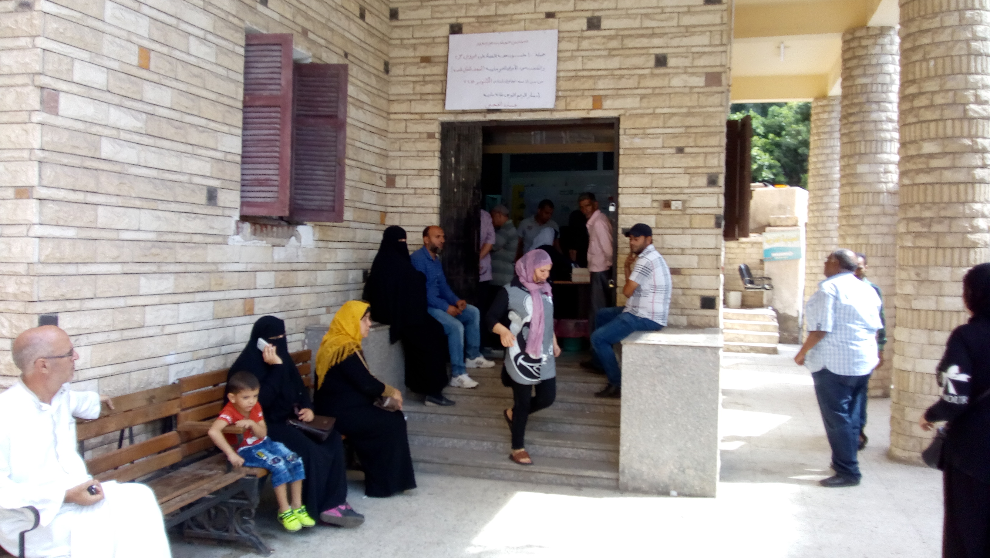 جانب من الإقبال على الحملة بمستشفى الحميات ببورسعيد