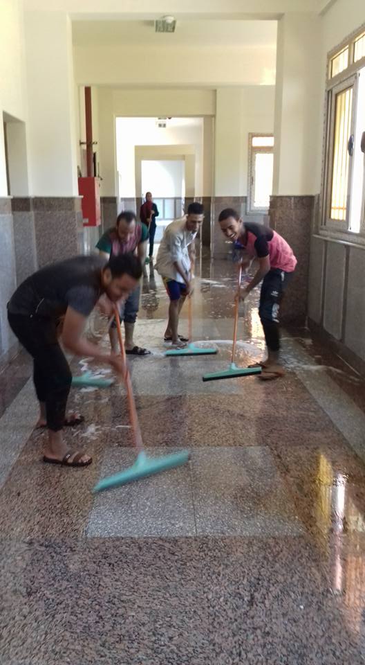 مبادرة طلابية تطوعية  لنظافة كلية الزراعة  (13)