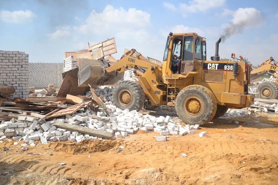 جانب من إزالة التعديات علي أملاك الدولة في السويس (6)