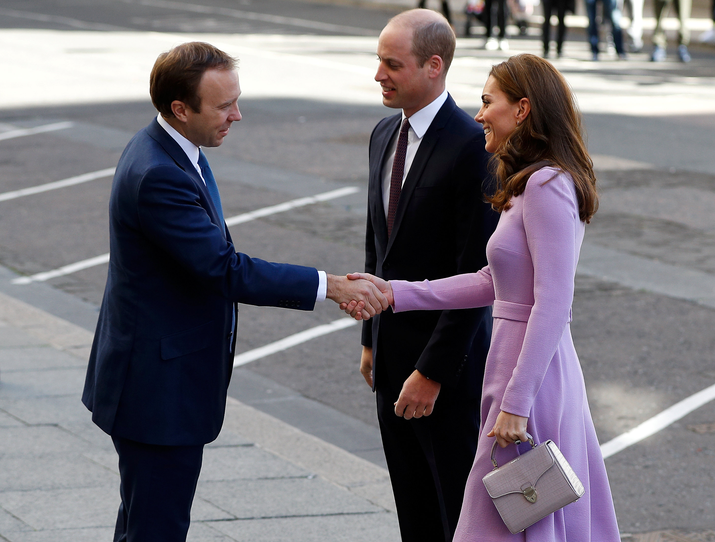 وزير الصحة البريطانى يستقبل الأمير ويليام وزوجته كيت