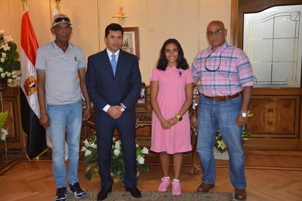 ريم اشرف مع وزير الرياضة ووالدها