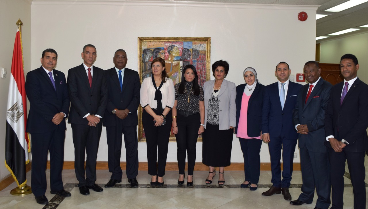 وزيرة السياحة تلتقى مجموعة متميزة من شيفات سلاسل الفنادق العالمية فى مصر (1)