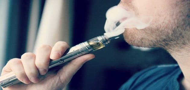 الشيشة الالكترونية لها مخاطر اكثر  من التقليدية