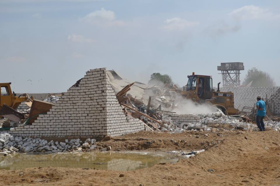 جانب من إزالة التعديات علي أملاك الدولة في السويس (4)