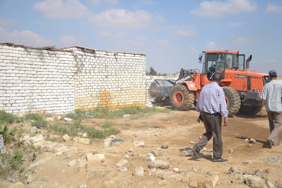 جانب من إزالة التعديات علي أملاك الدولة في السويس (9)