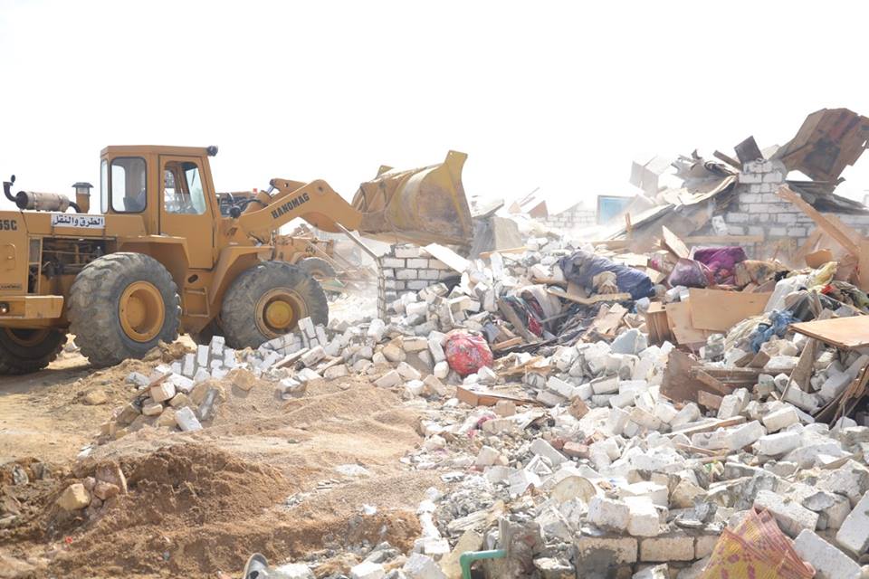جانب من إزالة التعديات علي أملاك الدولة في السويس (2)