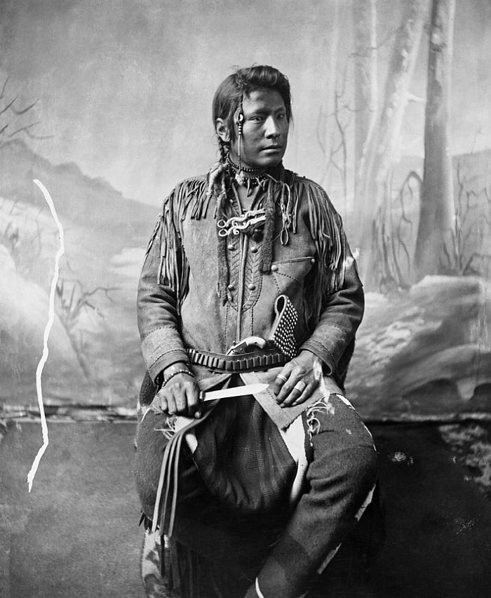 Blackfoot رجل يحمل سكين 1885-1894