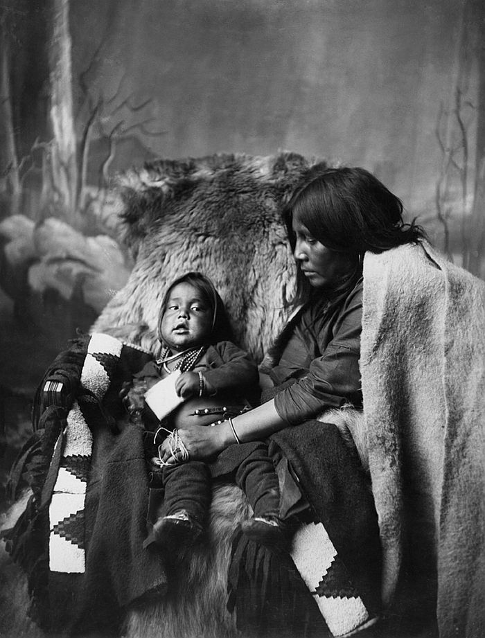 بلاكفوت امرأة وطفل فى أواخر عام 1880