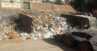 القمامة تحاصر مدرسة صفط تراب الثانوية المشتركة فى المحلة