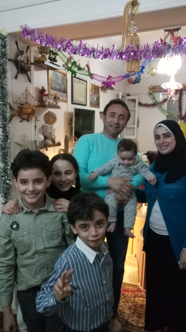 الأولاد مع الأب وزوجته الجديدة