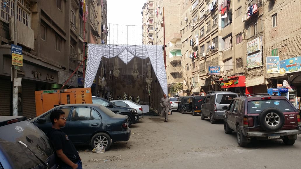 سرادق عزاء يغلق شارع الحرية بعين شمس الشرقية