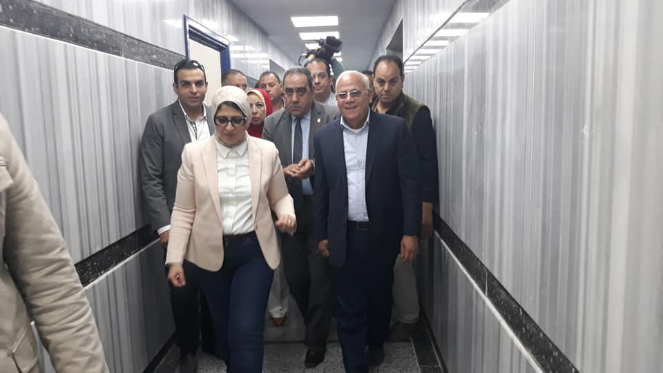 وزيرة الصحة ومحافظ بورسعيد يتفقدان مستشفي التضامن استعدادًا لبدء منظومة التأمين الصحي الجديدة (1)