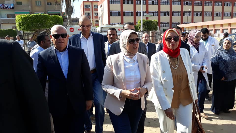 وزيرة الصحة ومحافظ بورسعيد يتفقدان سير العمل في تطوير مستشفي بورسعيد العام (5)