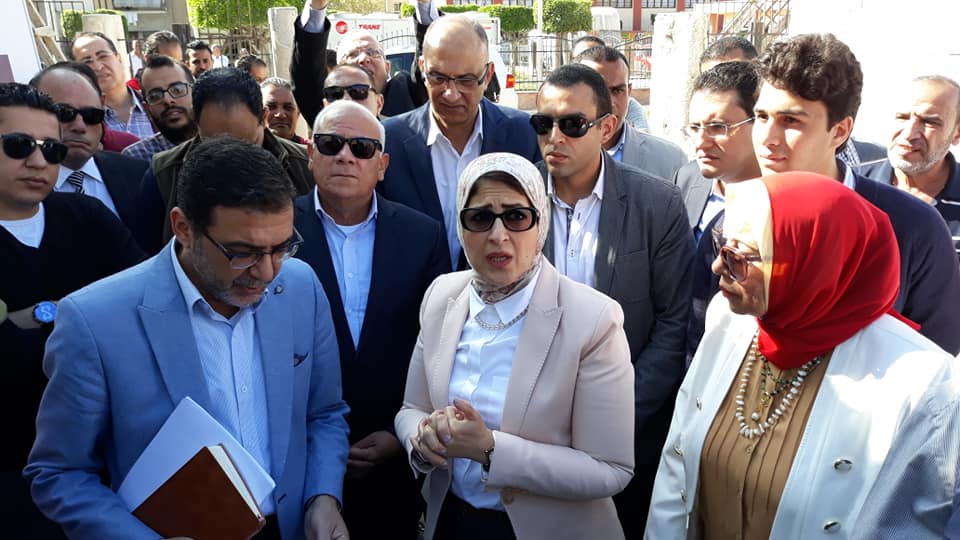 وزيرة الصحة ومحافظ بورسعيد يتفقدان سير العمل في تطوير مستشفي بورفؤاد العام (2)