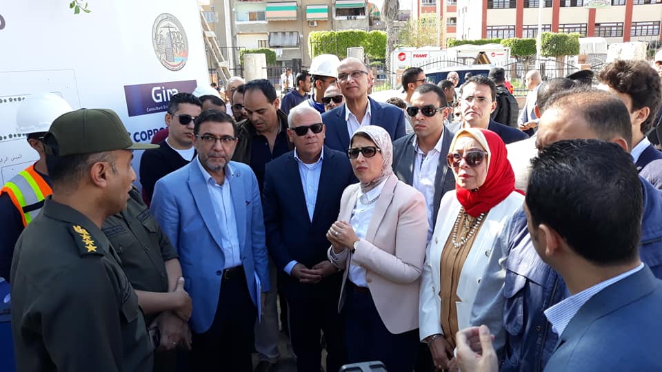 وزيرة الصحة ومحافظ بورسعيد يتفقدان سير العمل في تطوير مستشفي بورسعيد العام (4)
