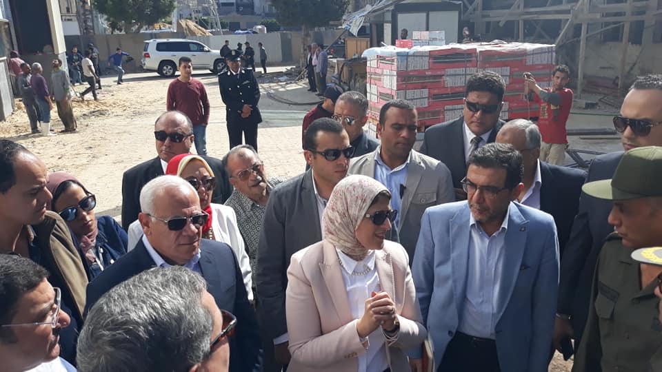 وزيرة الصحة ومحافظ بورسعيد يتفقدان سير العمل في تطوير مستشفي بورسعيد العام (3)