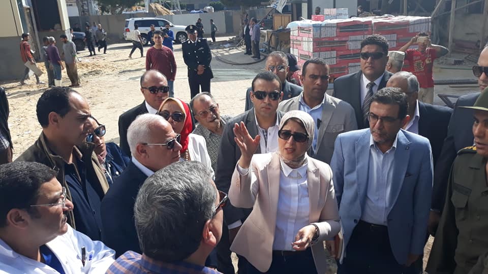 وزيرة الصحة ومحافظ بورسعيد يتفقدان سير العمل في تطوير مستشفي بورسعيد العام (8)