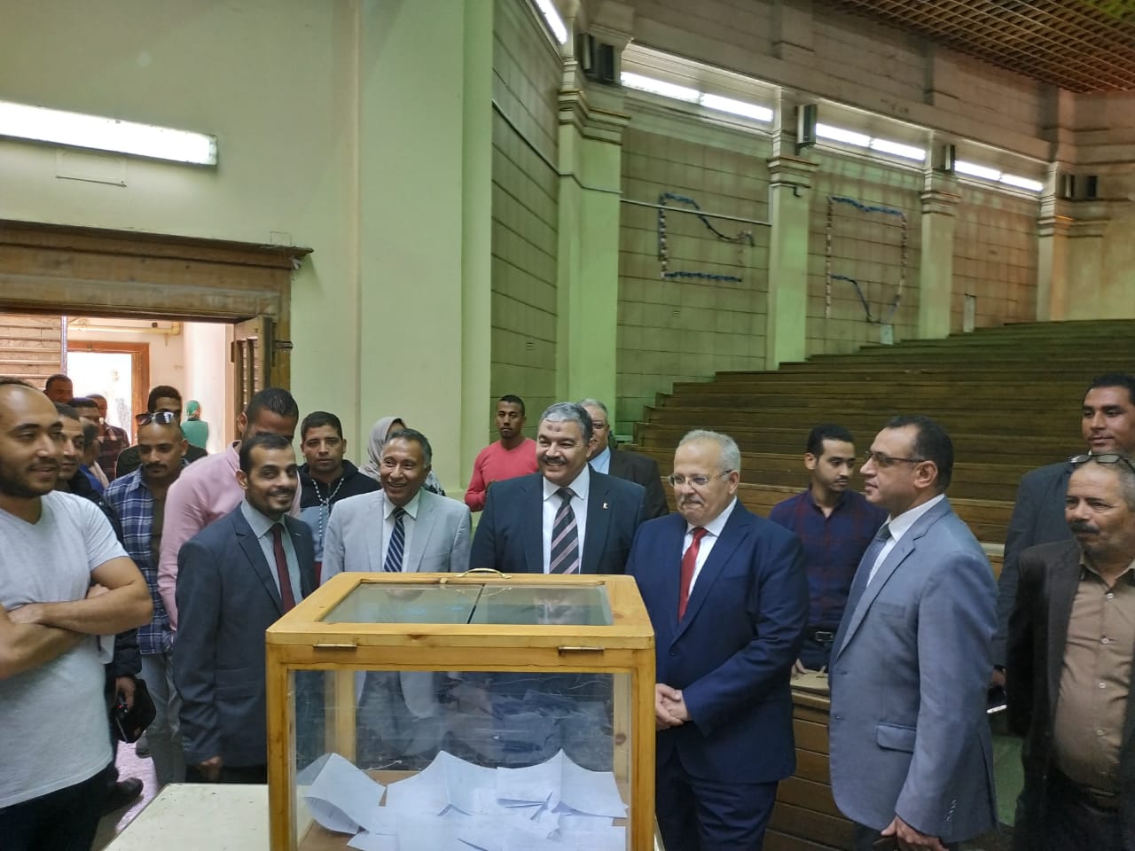 جانب من جولة رئيس جامعة القاهرة  (2)