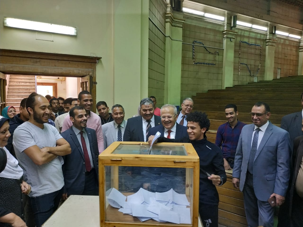 جانب من جولة رئيس جامعة القاهرة  (4)