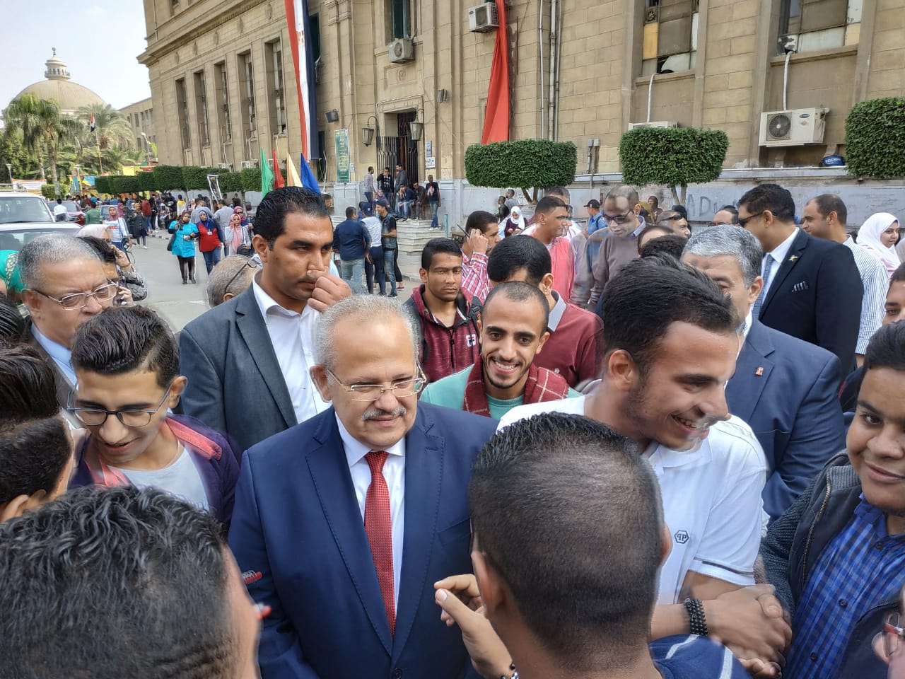 جانب من جولة رئيس جامعة القاهرة  (6)
