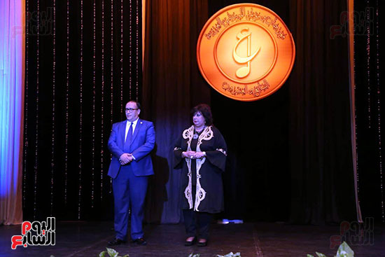 وزيرة الثقافة توزع جوائز مهرجان ومؤتمر الموسيقى فى دورته الـ27 (8)