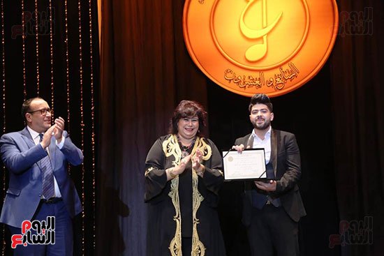 وزيرة الثقافة توزع جوائز مهرجان ومؤتمر الموسيقى فى دورته الـ27 (2)