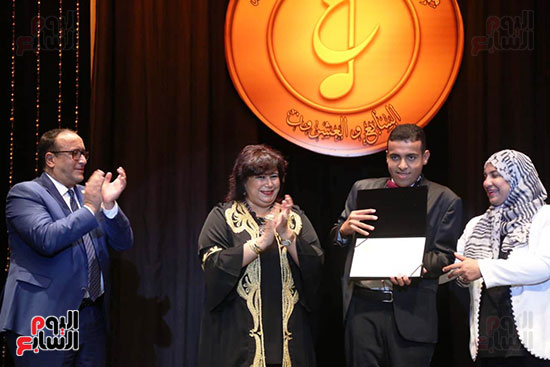 وزيرة الثقافة توزع جوائز مهرجان ومؤتمر الموسيقى فى دورته الـ27 (1)