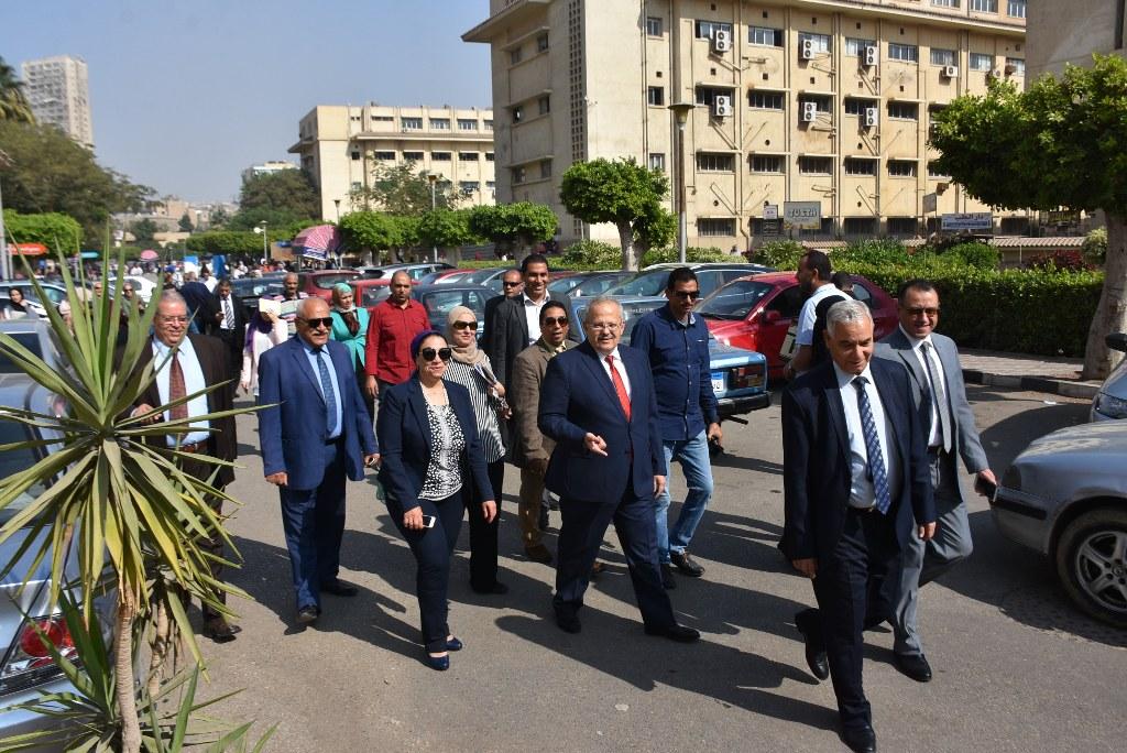 رئيس جامعة القاهرة يقوم بجولة بكلية الطب  (5)