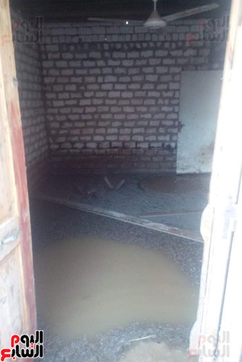 انهيار منازل فى عزبة سعيد بالمعابدة بمركز أبنوب بأسيوط بسبب السيول  (11)