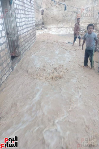 انهيار منازل فى عزبة سعيد بالمعابدة بمركز أبنوب بأسيوط بسبب السيول  (12)